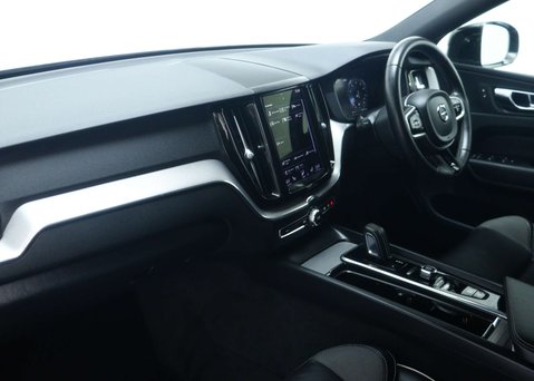 Volvo XC60 2.0 B5 MHEV R-Design SUV 5dr Petrol Hybrid Auto Euro 6 (s/s) (250 ps) 45