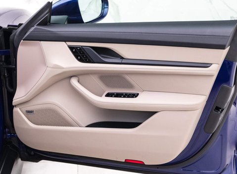 Porsche Taycan TURBO 93KWH 19