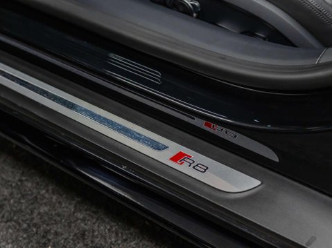 Audi R8 5.2 FSI V10 Spyder 2dr Petrol S Tronic quattro Euro 6 (s/s) (570 ps) 64