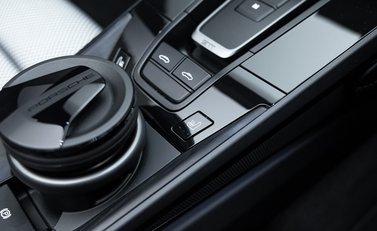 Porsche 911 Targa (992) 50 Years Porsche Design Edition 29