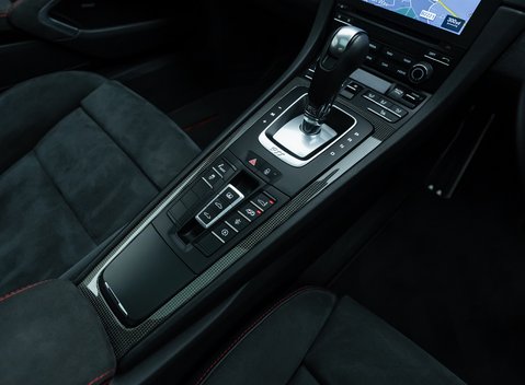 Porsche 911 Carrera 4 GTS (991.2) 23