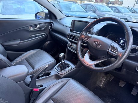 Hyundai KONA PREMIUM SE 18