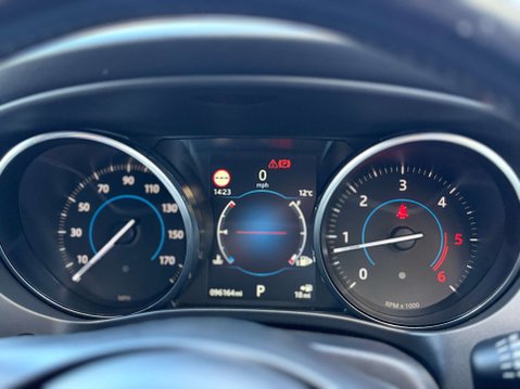 Jaguar F-Pace 2.0 F-PACE Prestige AWD D Auto 4WD 5dr 66