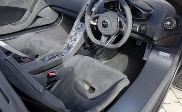 McLaren 675 LT Spider 37