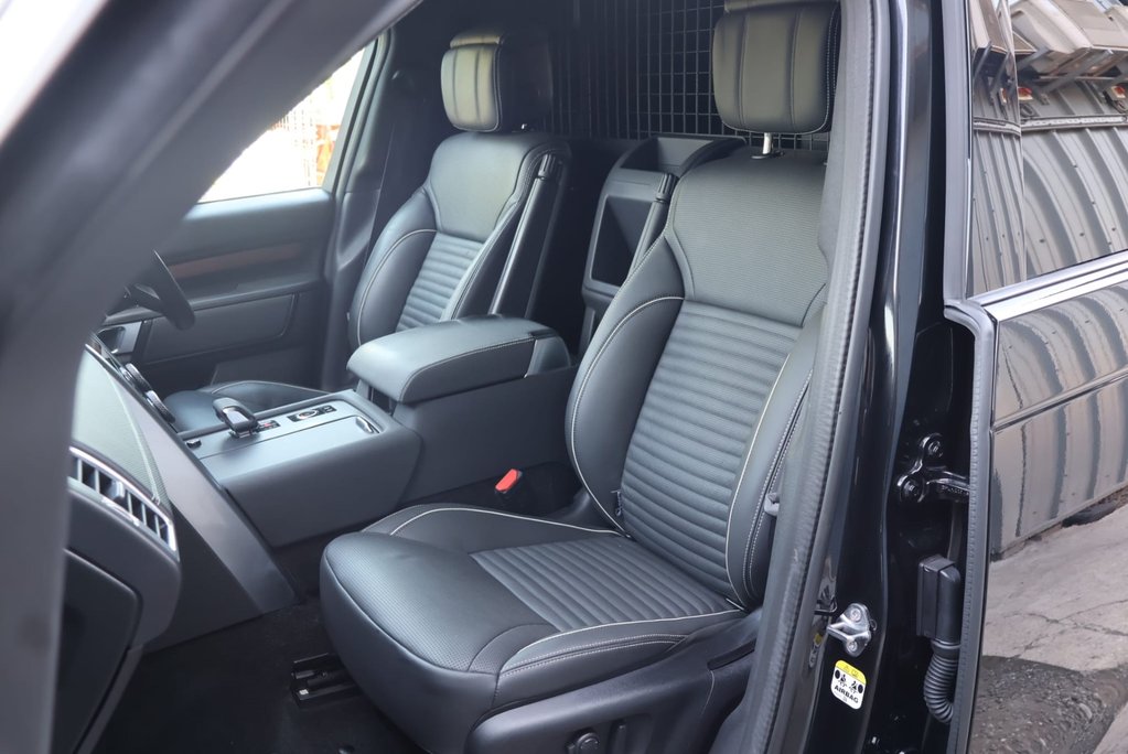 Land Rover Discovery 3.0 HSE- X Dynamic 22 inch wheels climate pack full hi gloss black pack  17