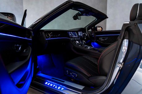 Bentley Continental GTC V8. MULLINER SPEC. DYNAMIC RIDE. ROTATING DISPLAY. CARBON INTERIOR. 19