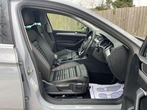 Volkswagen Passat 2.0 TDI EVO SEL Euro 6 (s/s) 5dr 10