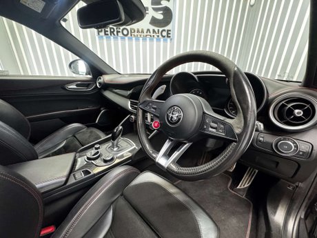 Alfa Romeo Giulia 2.9 V6 Bi-Turbo Quadrifoglio Saloon 4dr Petrol Auto Euro 6 (s/s) (510 ps) 21