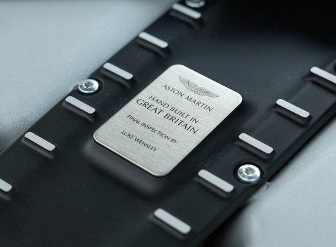 Aston Martin V12 Vantage 39