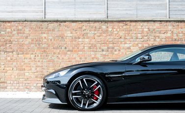 Aston Martin Vanquish 20