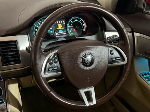 Jaguar XF D PREMIUM LUXURY SPORTBRAKE 13