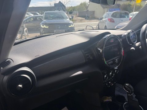 Mini Hatch 1.5 Cooper D Auto Euro 6 (s/s) 5dr 31
