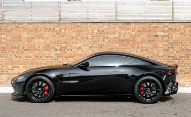 Aston Martin V8 Vantage 2