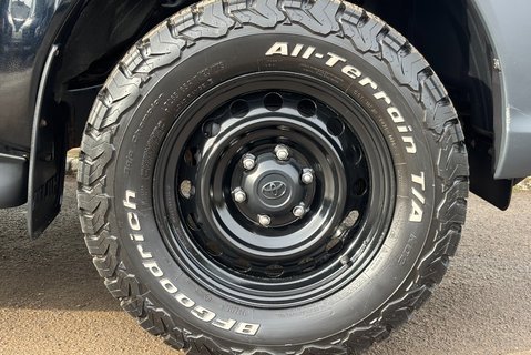 Toyota Hilux Active 4WD D-4D DCB Utility Service Body - Uprated to 3.5t 34