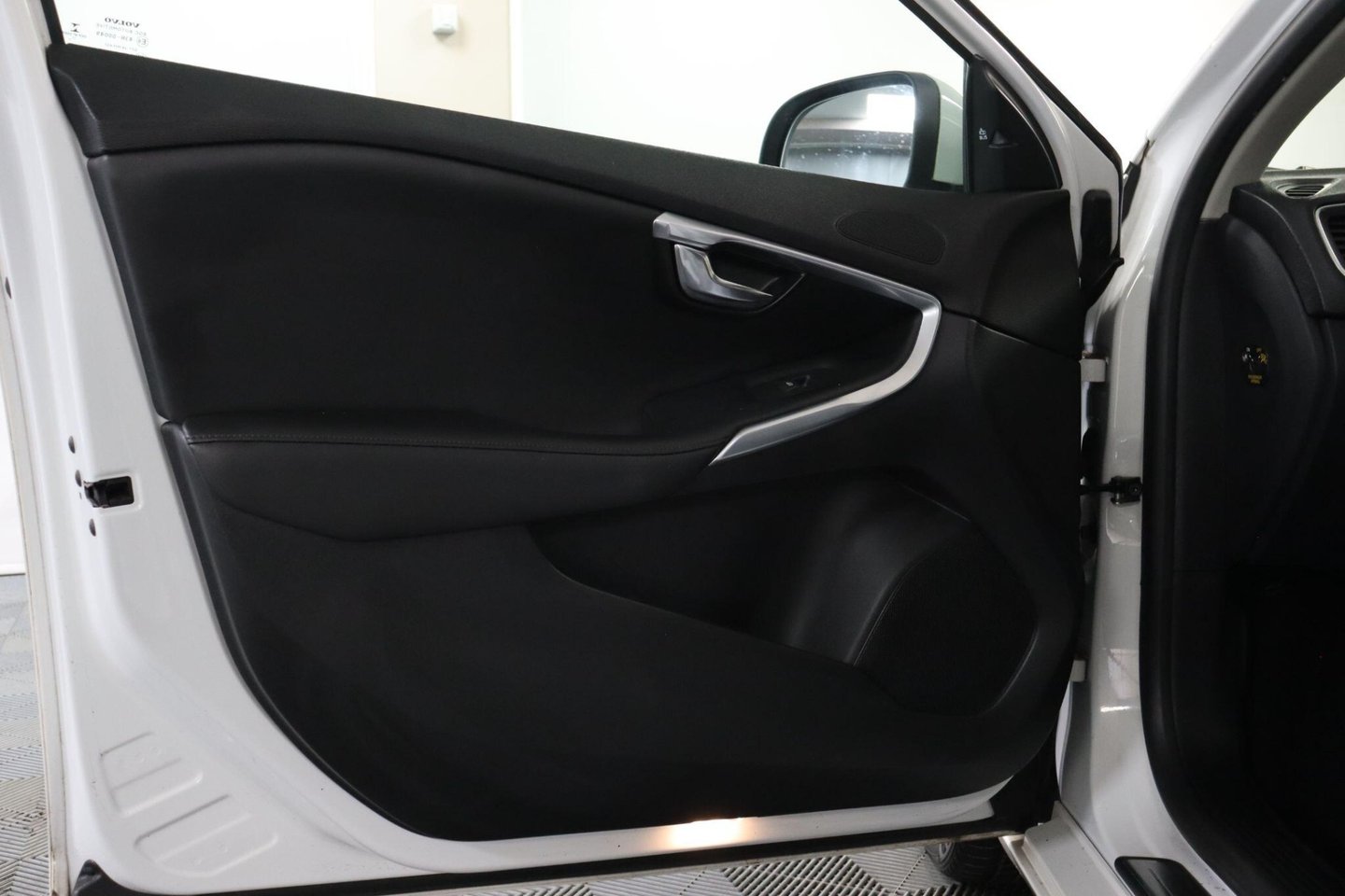 2018 Volvo V40 — image 38