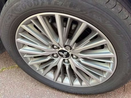 Mitsubishi Outlander 2.4h TwinMotor 13.8kWh Exceed SUV 5dr Petrol Plug-in Hybrid CVT 4WD Euro 6  9