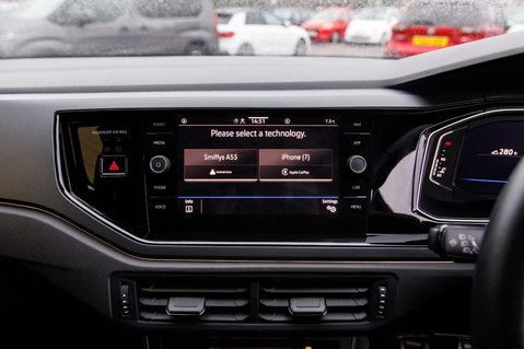 Volkswagen Polo R-LINE TSI 29