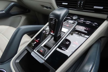 Porsche Cayenne 3.0 V6 E-Hybrid 17.9kWh Platinum Edition TiptronicS 4WD Euro 6 (s/s) 5dr (3 15