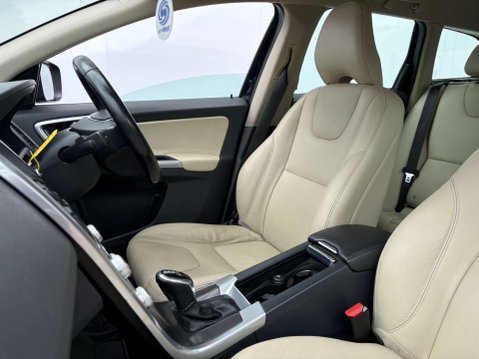 Volvo XC60 2.4 XC60 SE Luxury Nav D5 AWD Auto 4WD 5dr 57