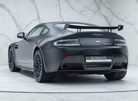 Aston Martin V12 Vantage S 10