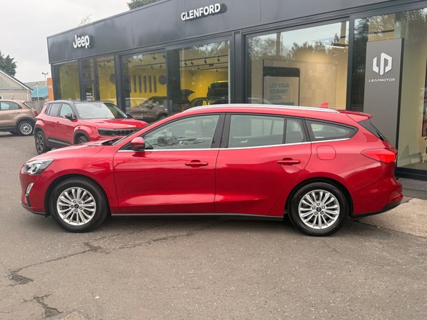 Ford Focus TITANIUM EDITION MHEV 4