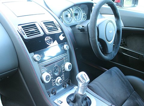 Aston Martin V12 Vantage 10