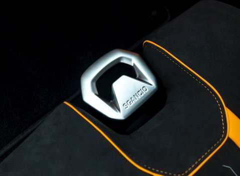 Lamborghini Huracan LP640-2 Tecnica 13