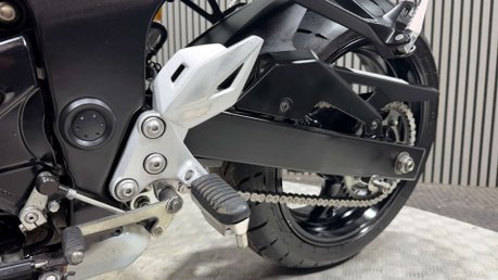 Suzuki GSR750 2013 ONLY 9K STUNNING EXAMPLE LONG MOT NAKED 750CC 28