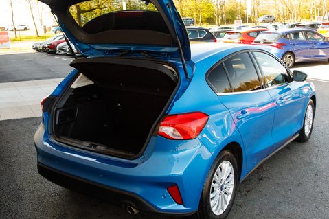 Ford Focus TITANIUM 37