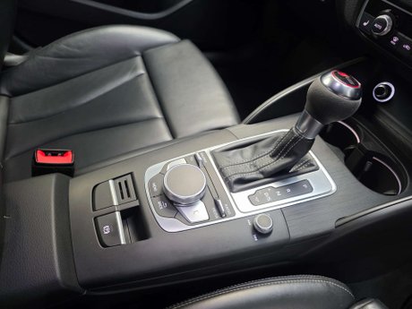 Audi RS3 2.5 TFSI Saloon 4dr Petrol S Tronic quattro Euro 6 (s/s) (400 ps) 10