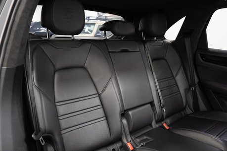 Porsche Cayenne 4.0T V8 GPF Turbo SUV 5dr Petrol TiptronicS 4WD Euro 6 (s/s) (550 ps) 14
