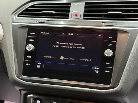 Volkswagen Tiguan 2.0 TDI SE Navigation 4Motion Euro 6 (s/s) 5dr 73