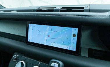 Land Rover Defender 110 D300 HSE Hard Top URBAN 15