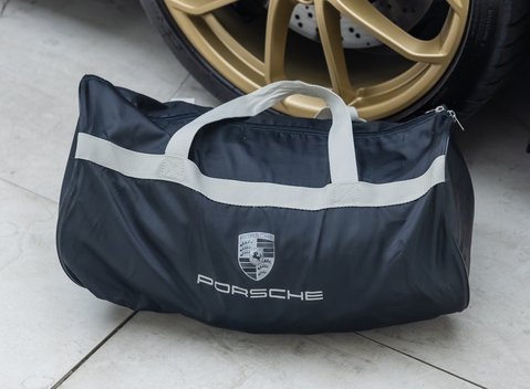 Porsche Cayman GT4 (718) 35