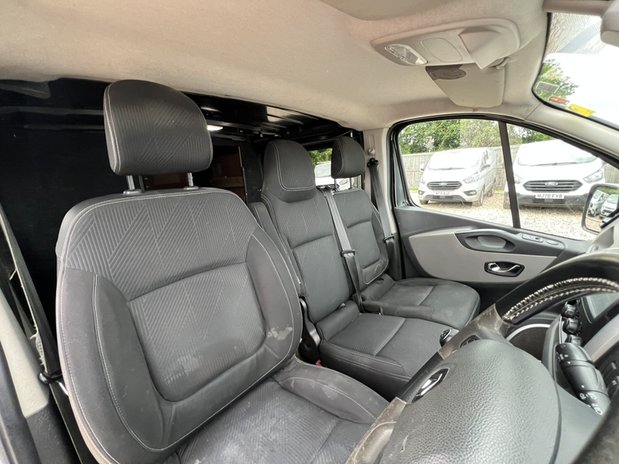 Renault Trafic Crew Cab SWB L1H1 Sport SL27 Air Con Alloys Nav Se 28