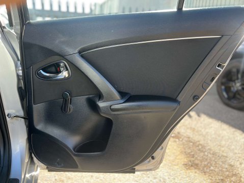 Toyota Avensis 2.0 Avensis T2 D-4D 5dr 38