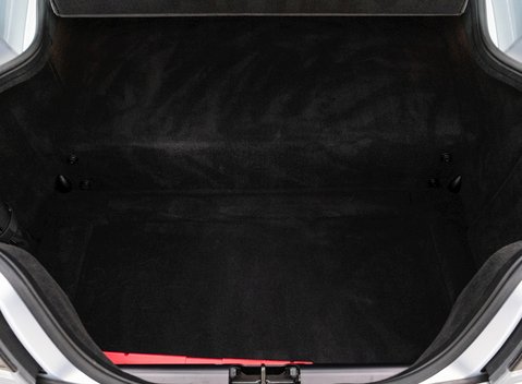 Aston Martin Vantage GT8 32