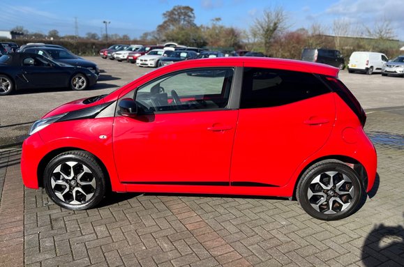 Toyota Aygo VVT-I X-TREND X-SHIFT 5 DOOR AUTO 10