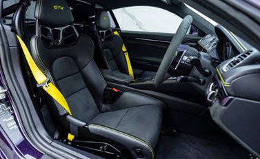 Porsche Cayman GT4 (718) 11