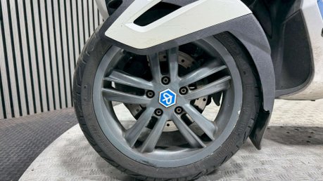 Piaggio MP3 YOURBAN LT 300 RIDE ON A CAR LICENCE TRIKE BIKE PROJECT 9