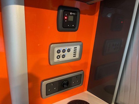 Volkswagen Transporter 2.0 TDI T28 BlueMotion Tech Highline FWD SWB Euro 6 (s/s) 5dr 25