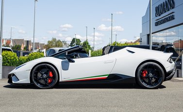 Lamborghini Huracan Spyder LP 640-4 PERFORMANTE 3