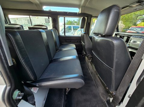 Land Rover Defender 110 TD5 XS STATION WAGON 11