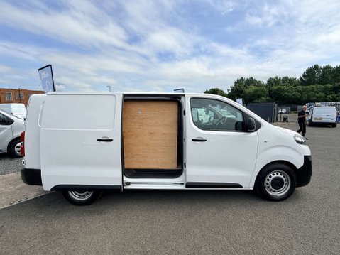 Vauxhall Vivaro 1.5 Vivaro F2900 Dynamic S/S 6