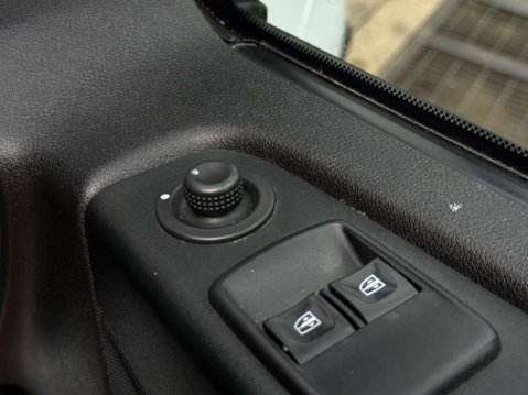 Vauxhall Vivaro 1.6 Vivaro 2700 Sportive CDTi 31