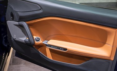 Ferrari GTC4 Lusso T 11