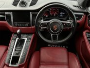 Porsche Macan TURBO PDK 51