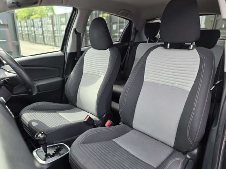 Toyota Yaris 1.5 VVT-h Design Hatchback 5dr Petrol Hybrid E-CVT Euro 6 (s/s) (100 ps) 39