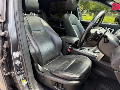 Land Rover Discovery Sport 2.0 Discovery Sport Black HSE TD4 Auto 4WD 5dr 33