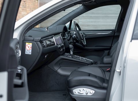 Porsche Macan Turbo 21